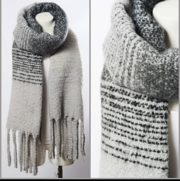 Black and gray ombre knit tassel scarf. - Picture 3 of 4